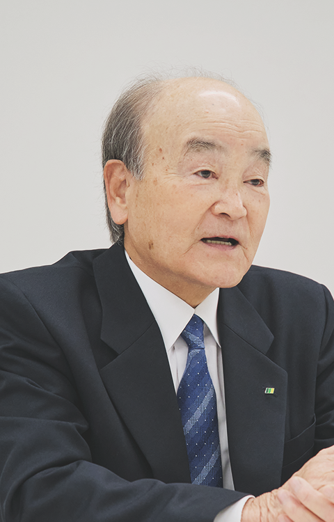 先輩の声 メインビジュアル4